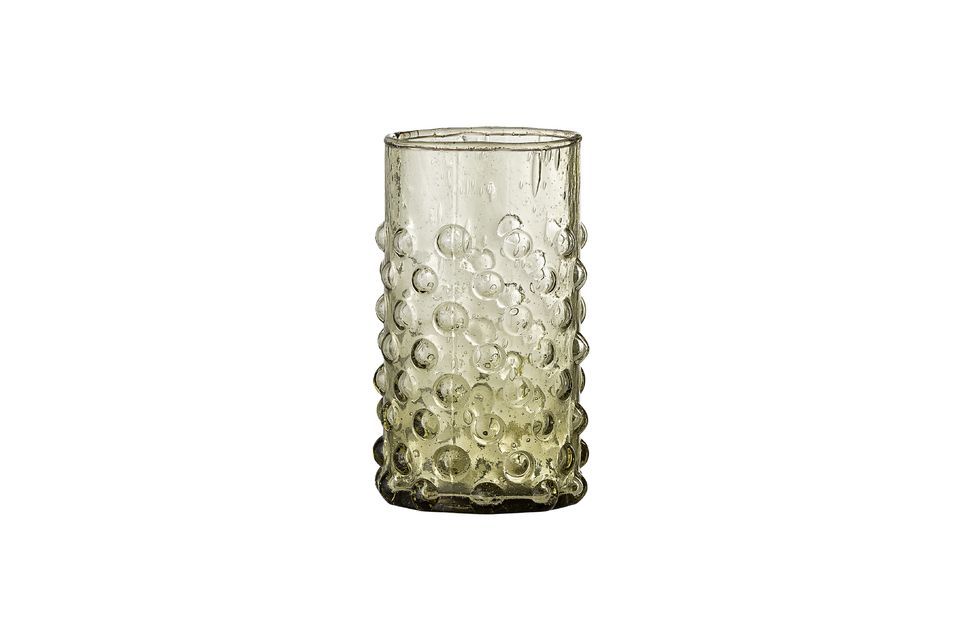 Ce verre change de l\'ordinaire avec sa forme peu courante