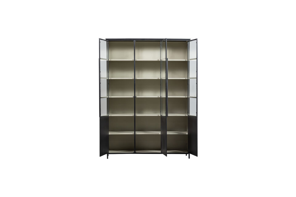 Anche i ripiani sono in metallo e offrono un bellissimo spazio espositivo per i vostri accessori
