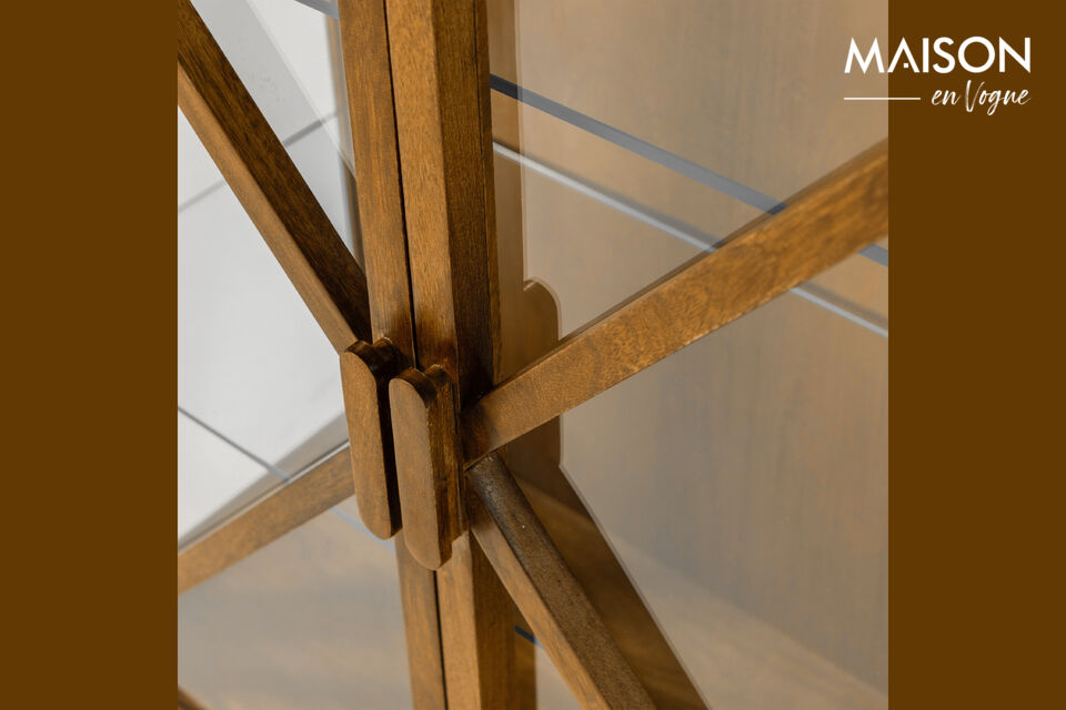 La madera de mango también se caracteriza por vetas y matices de color claramente visibles
