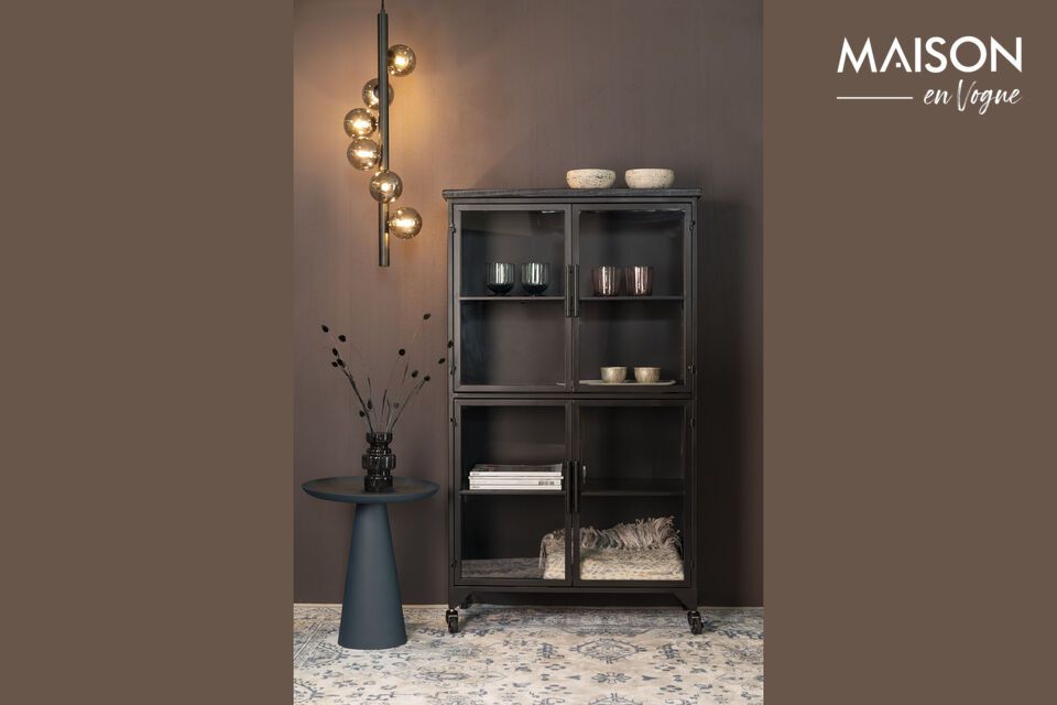 Almacenamiento elegante y móvil con vitrina segura.