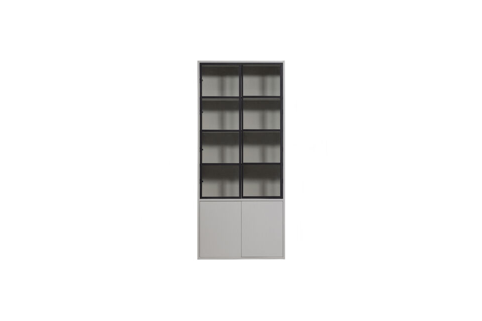 Breite Vitrine mit vier Turen Hergestellt aus Kiefer in einem nebelgrauen Farbton Teil der