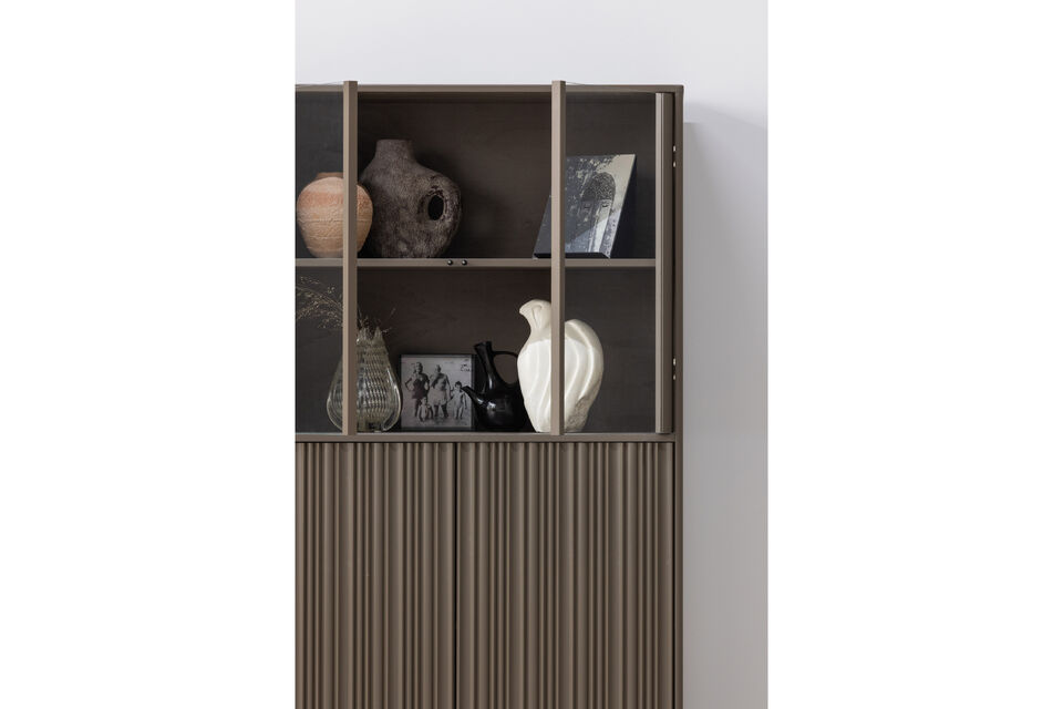 Vitrine luxueuse avec portes a relief graphique Fabriquee en bois de pin (certifie FSC mix) Espace
