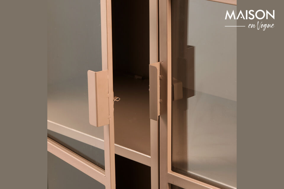 ATTENTION risque de basculement ! Pour les vitrines d\'une hauteur superieure a 50 cm