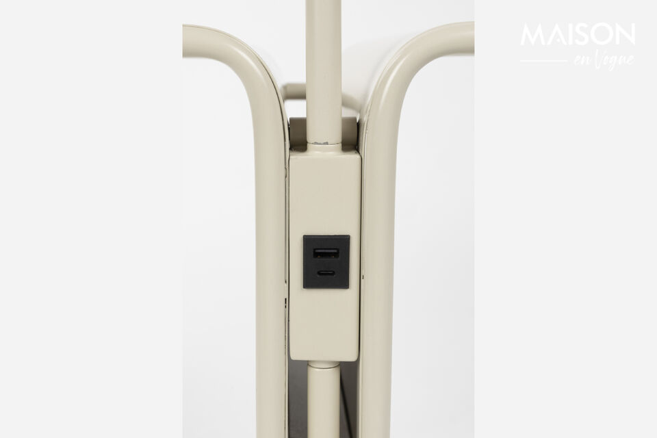 Bovendien is het meubel door de stijlvolle, minimalistische look makkelijk te combineren