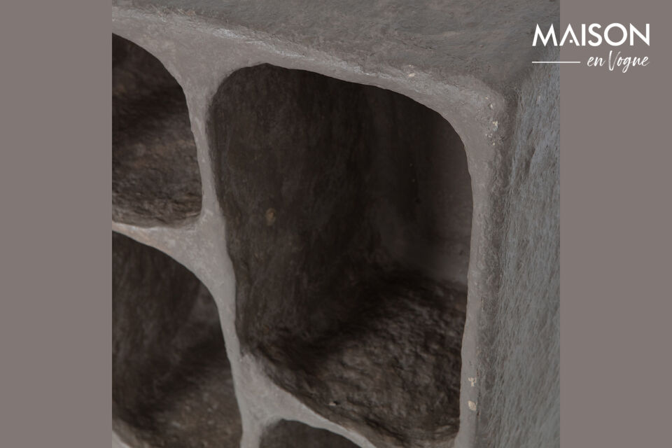 The Clay wall cabinet has a height of 70 cm, is 45 cm wide and 23 cm deep