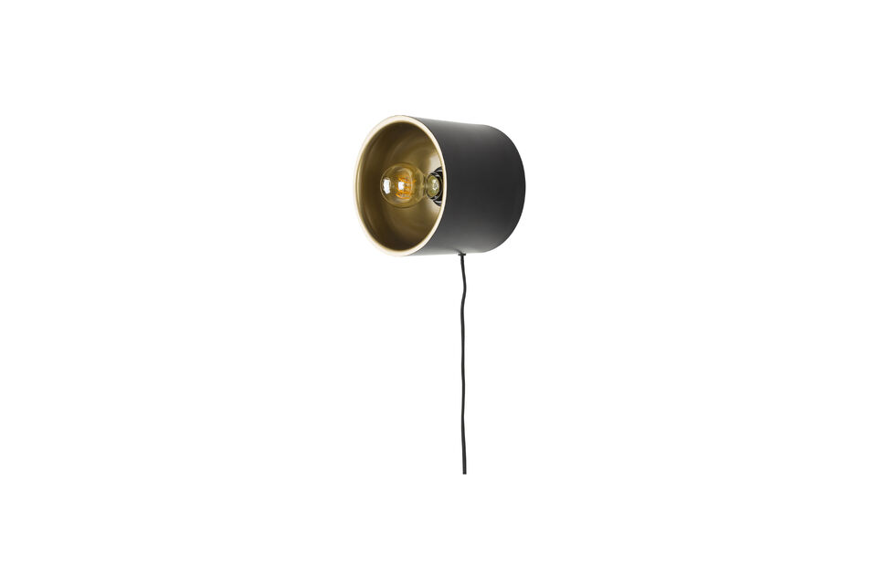 Available in three sizes, this lamp brings the rays of the sun to your walls