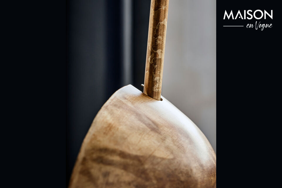 Verfraai uw interieur met deze elegante wandlamp in antiek messing finish