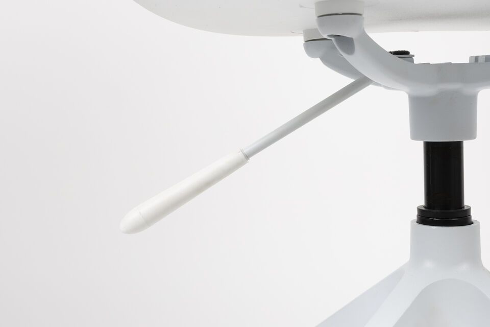 You can choose between a model with or without armrests, depending on your preference