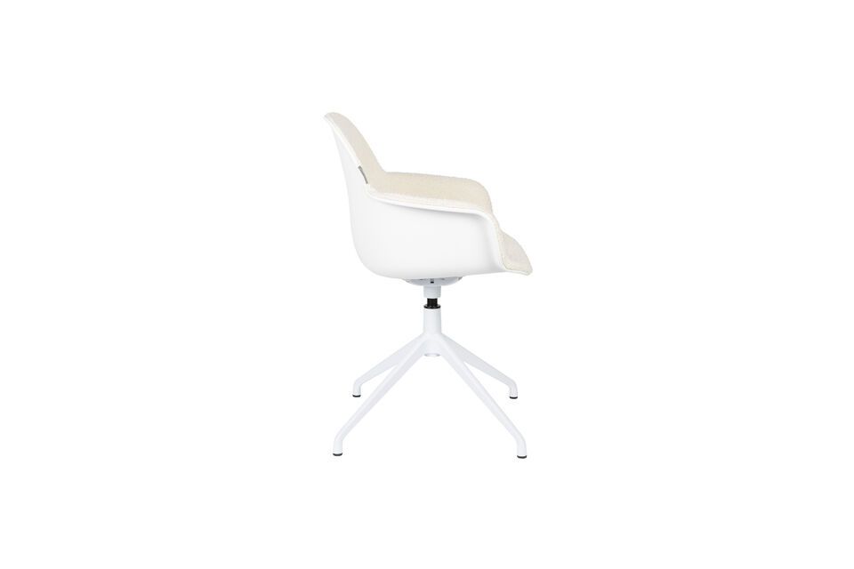 Available with or without armrests