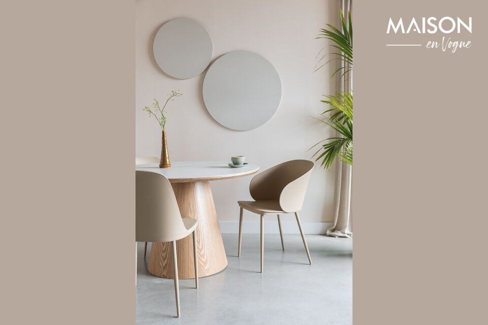 Elegance and conviviality in white steel.