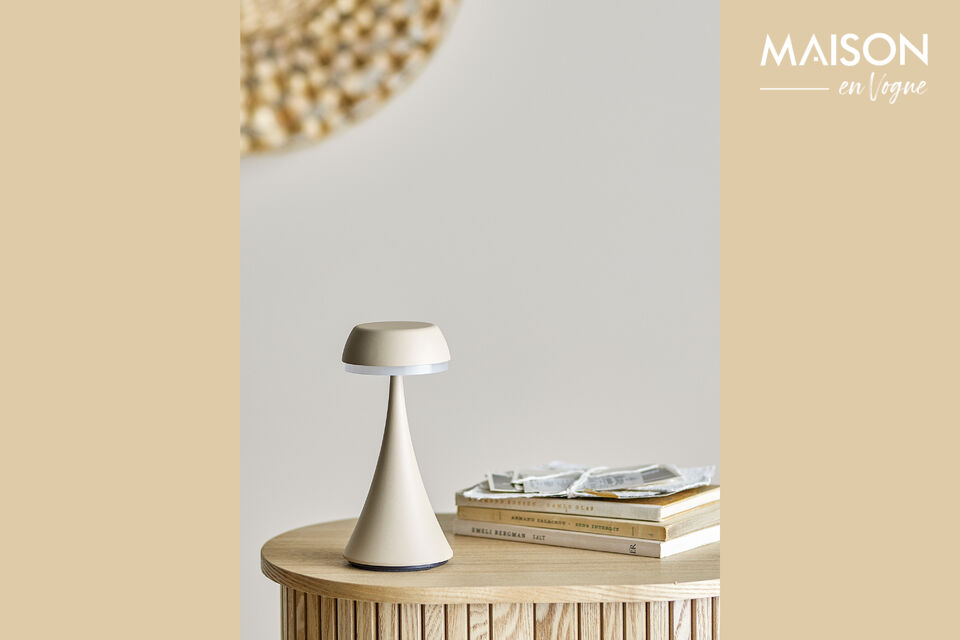 Die Pepple Tragbare Lamp von Bloomingville ist eine wiederaufladbare Lampe aus Aluminium mit