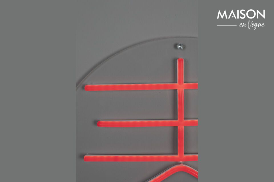 Deze opvallende neonlamp is namelijk voorzien van een Chinees teken