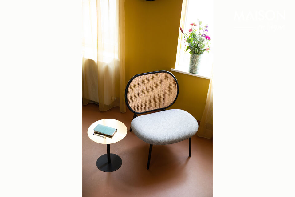 Dieses wunderschöne moderne Fauteuil ist in verschiedenen Ausführungen und Farben erhältlich