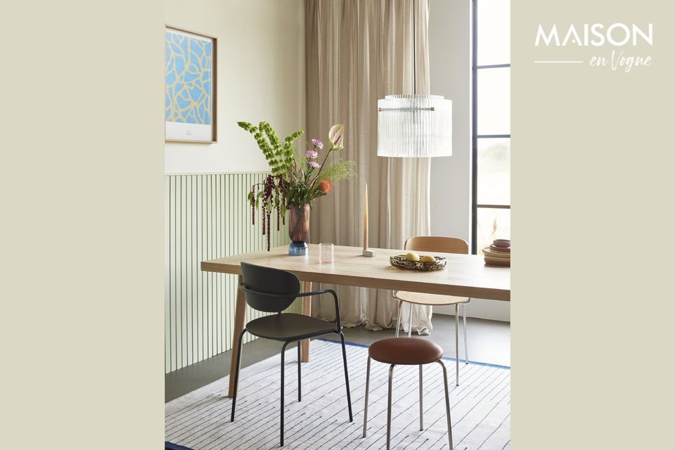 Discover this beige wood dining table Line with resolutely sober notes in a Scandinavian style