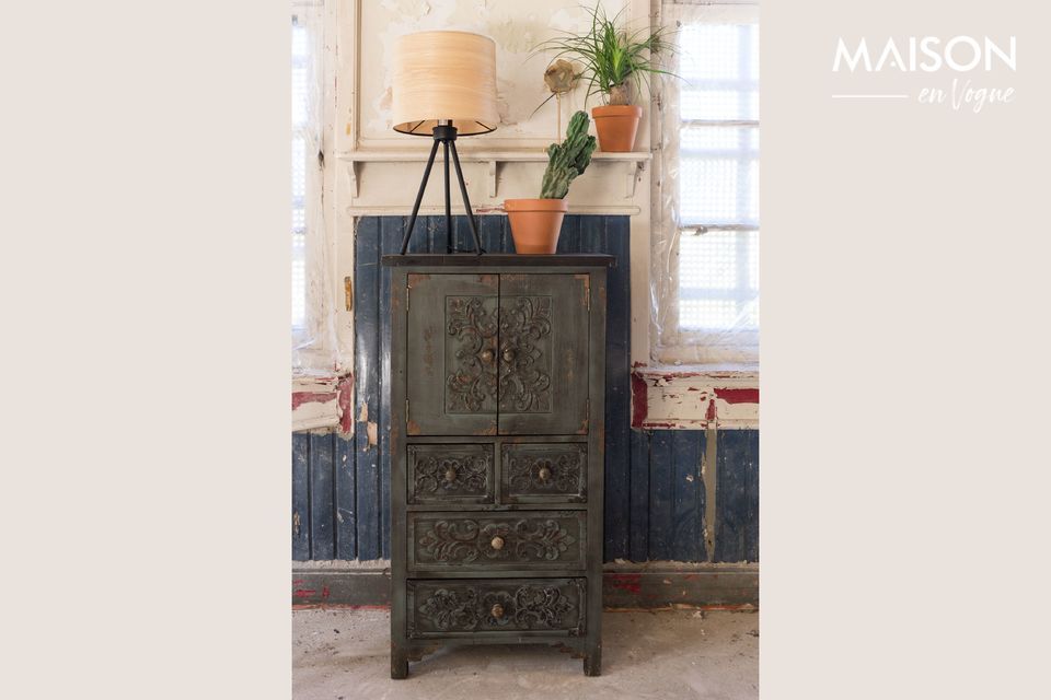 Questa elegante lampada è disponibile anche nella versione da terra