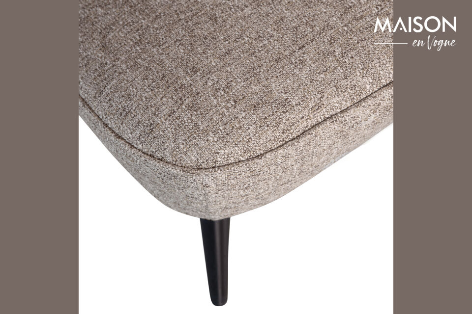 The softly rounded corners combined with the comfortable upholstery make Sara a true eye-catcher in