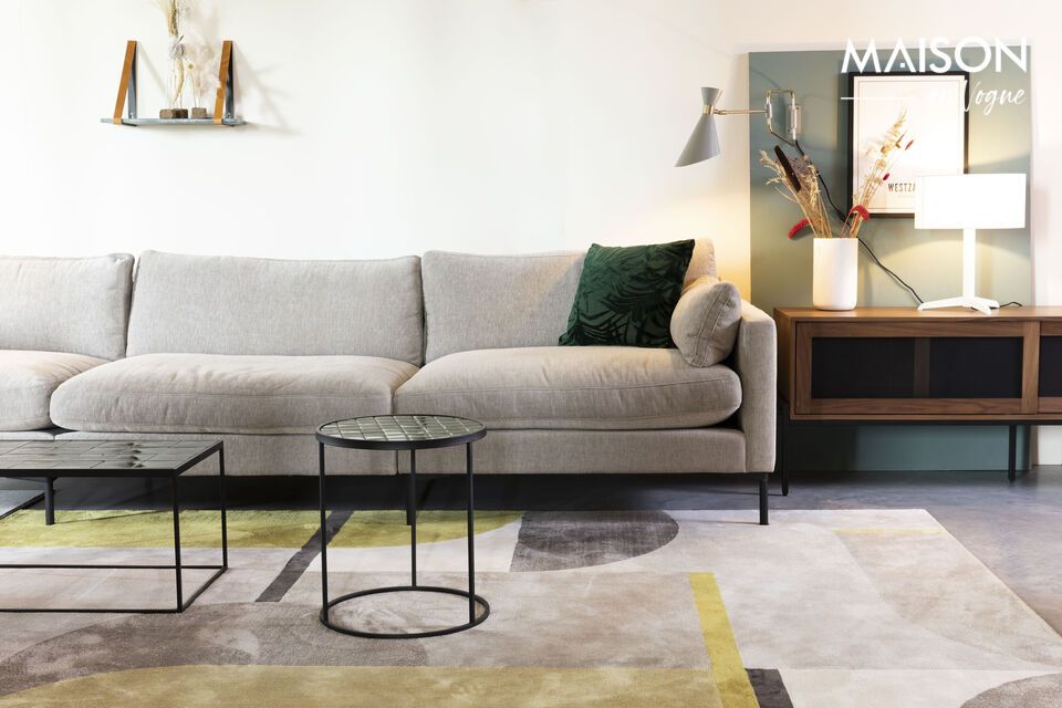 The Hilton borders add to the rug\'s thoughtful character