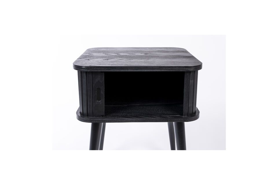 Deze bijzettafel maakt deel uit van de uitgebreide Barbier productfamilie en heeft dezelfde